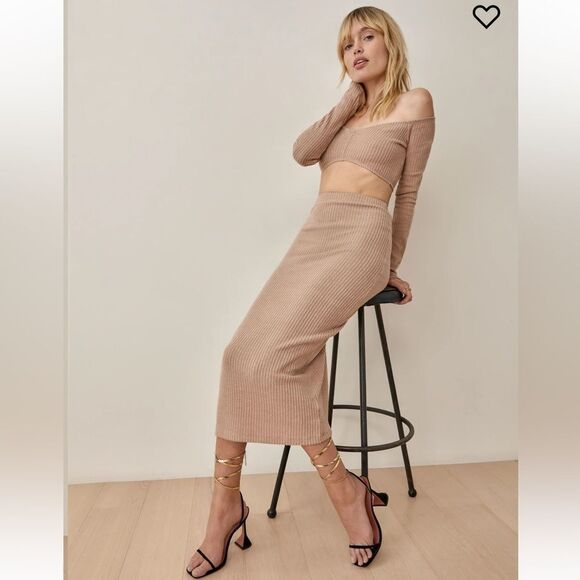 Reformation Shayne Long Sleeve Cropped Ribbed Top in Buff Beige NWT Size Medium - Picture 2 of 11